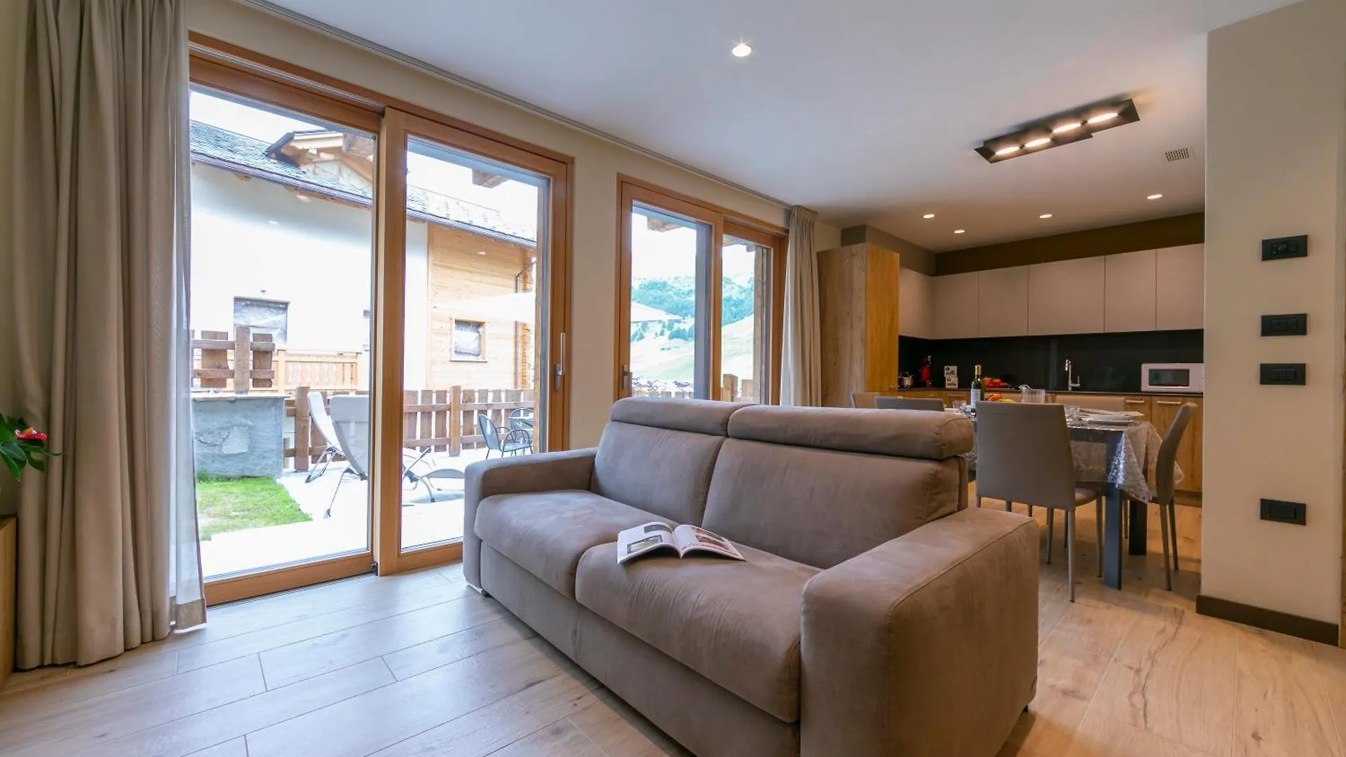 Casa Giardino Ski In - Ski Out 100M - Happy Rentals Livigno 0*,  Italy