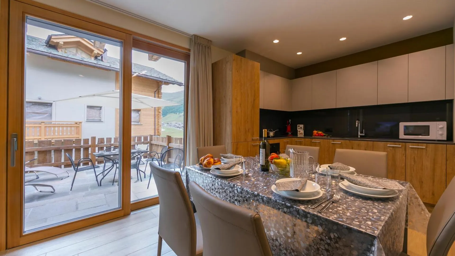 Casa Giardino Ski In - Ski Out 100M - Happy Rentals Livigno Apartment