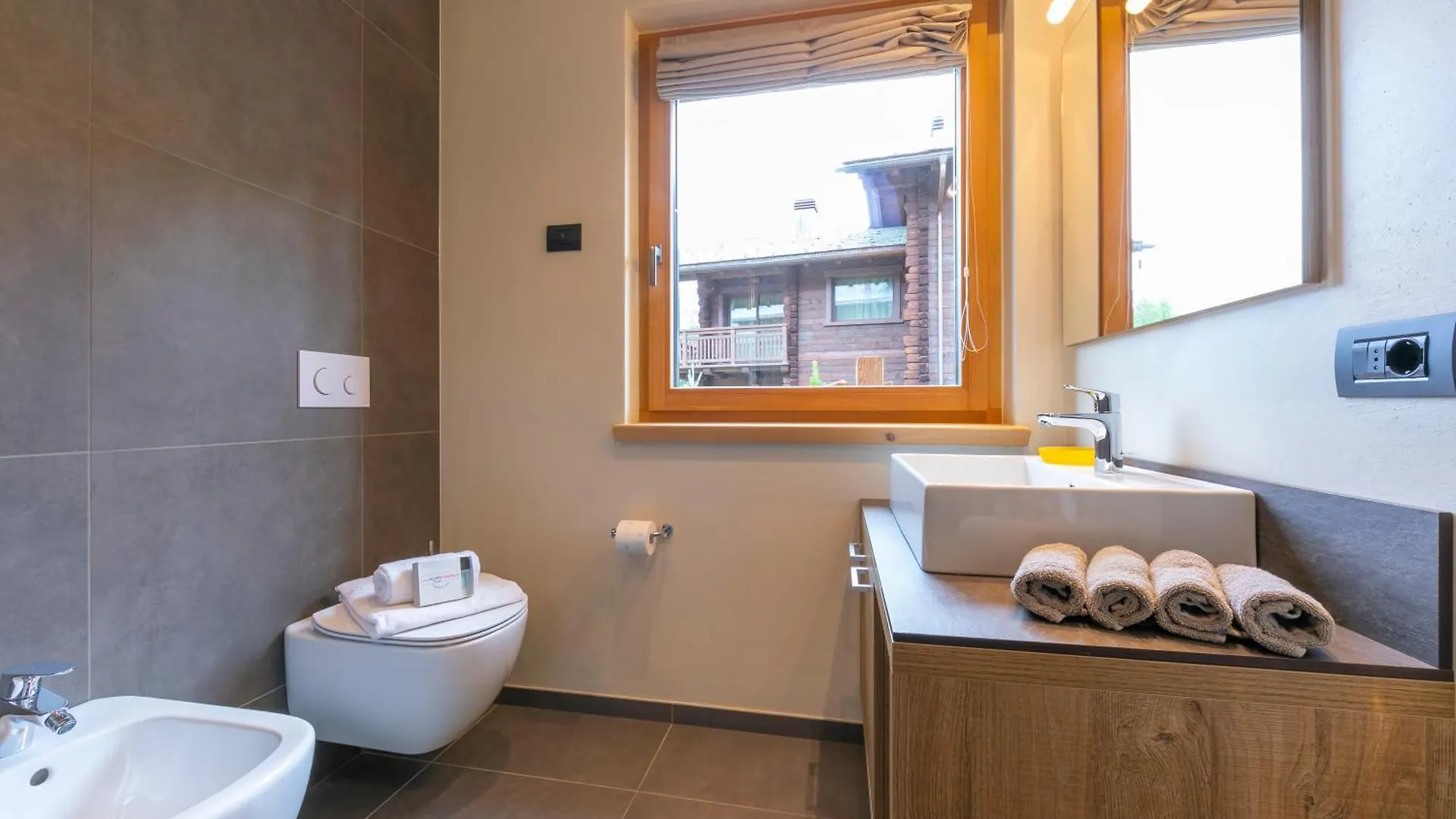 Casa Giardino Ski In - Ski Out 100M - Happy Rentals Livigno 0*,  Italy