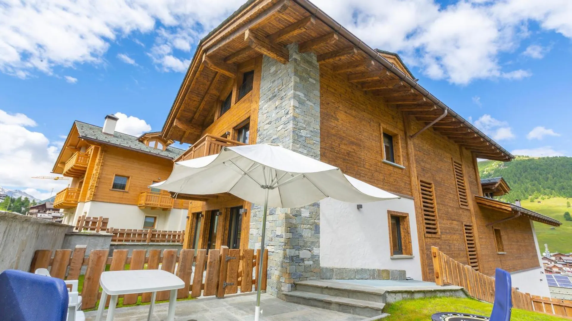 Casa Giardino Ski In - Ski Out 100M - Happy Rentals Livigno Apartment