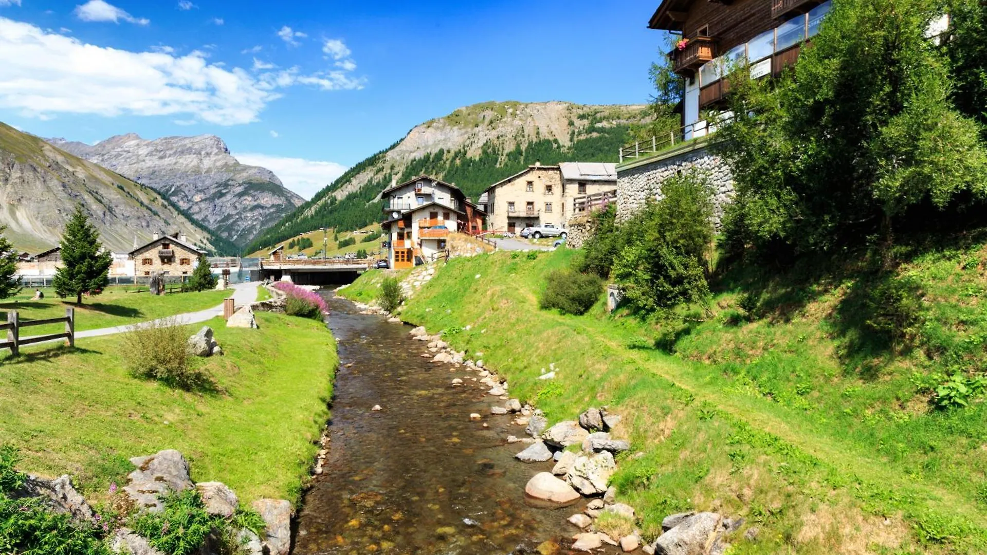 Casa Giardino Ski In - Ski Out 100M - Happy Rentals Livigno